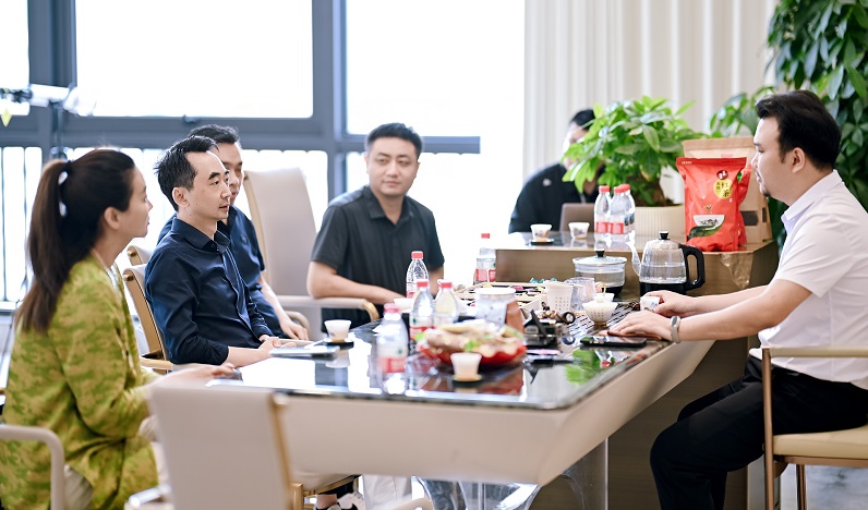 著名企業顧問劉潤走進松普智能，關注uv印刷設備如何借京東智谷”上樓進化“(圖4)